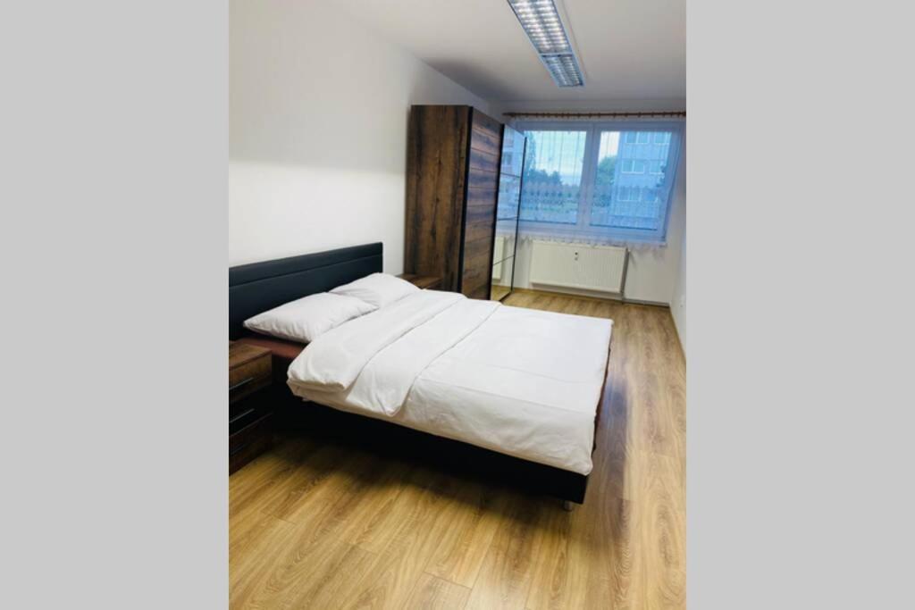 Apartman Solax, Ucnovska 8, Kosice Saca Exteriör bild